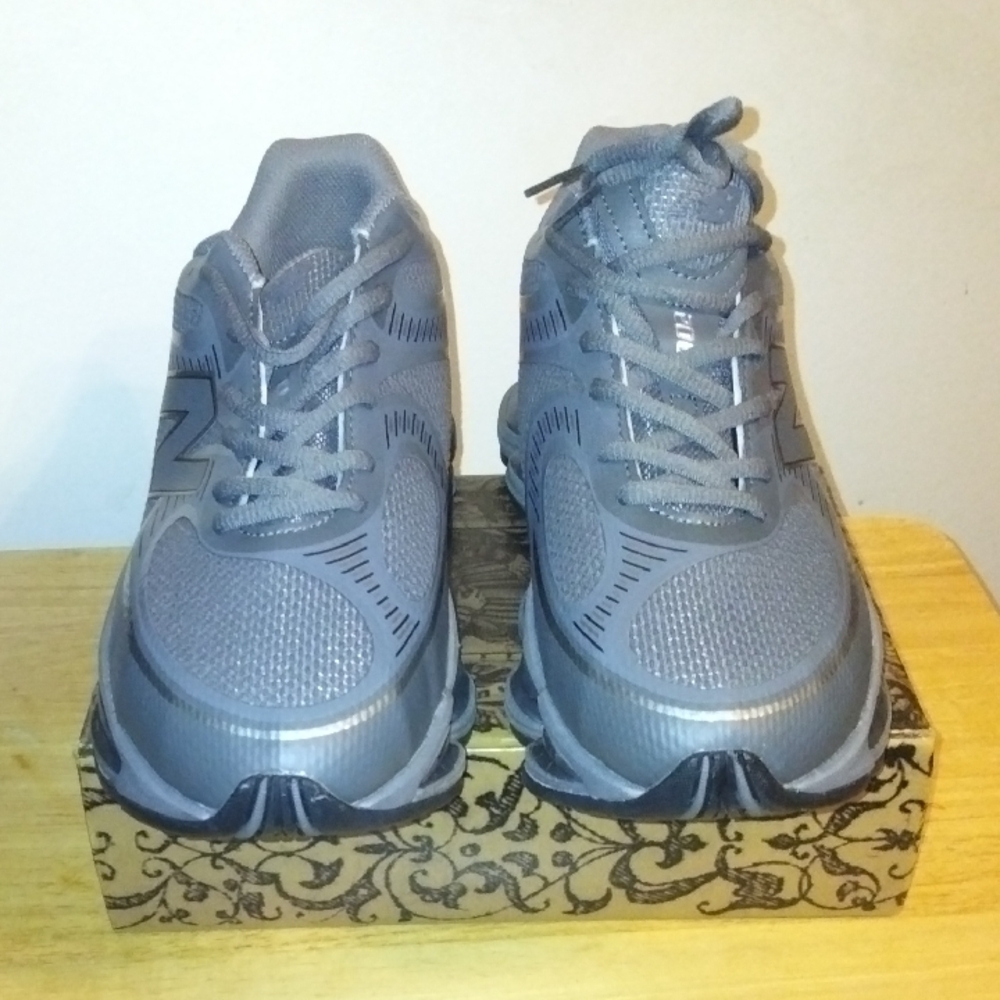 New New Balance Men's Gray Athletic Running Sneakers. Size 10